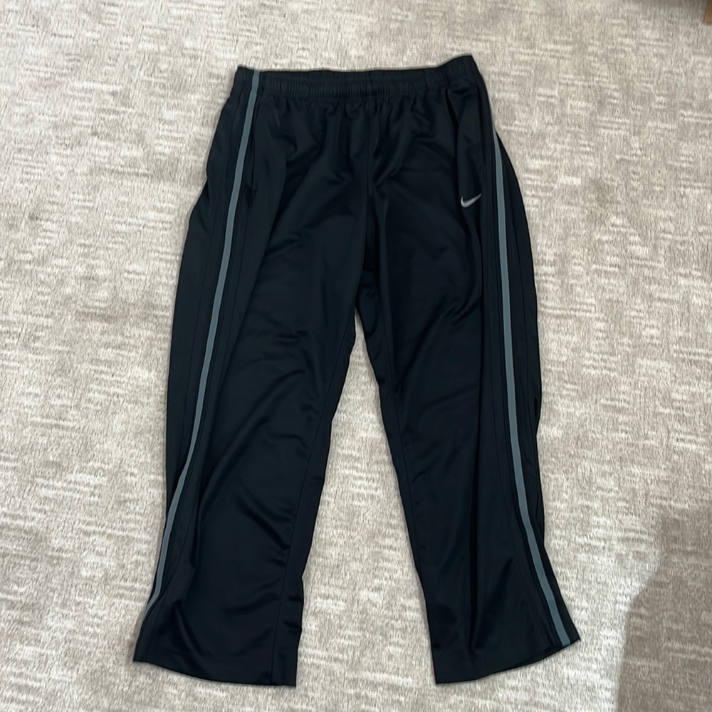BLACK NIKE SWEATPANTS